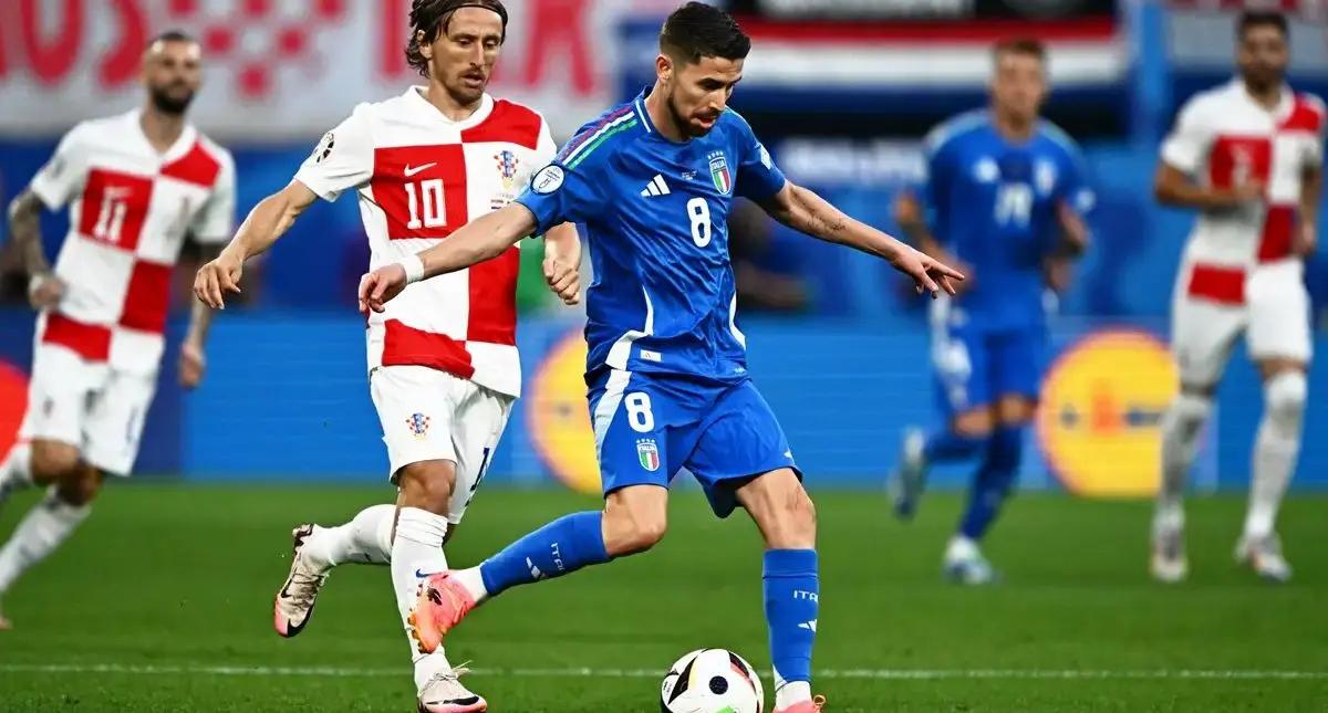 包含克罗地亚惨遭淘汰，小组赛以失败告终的词条