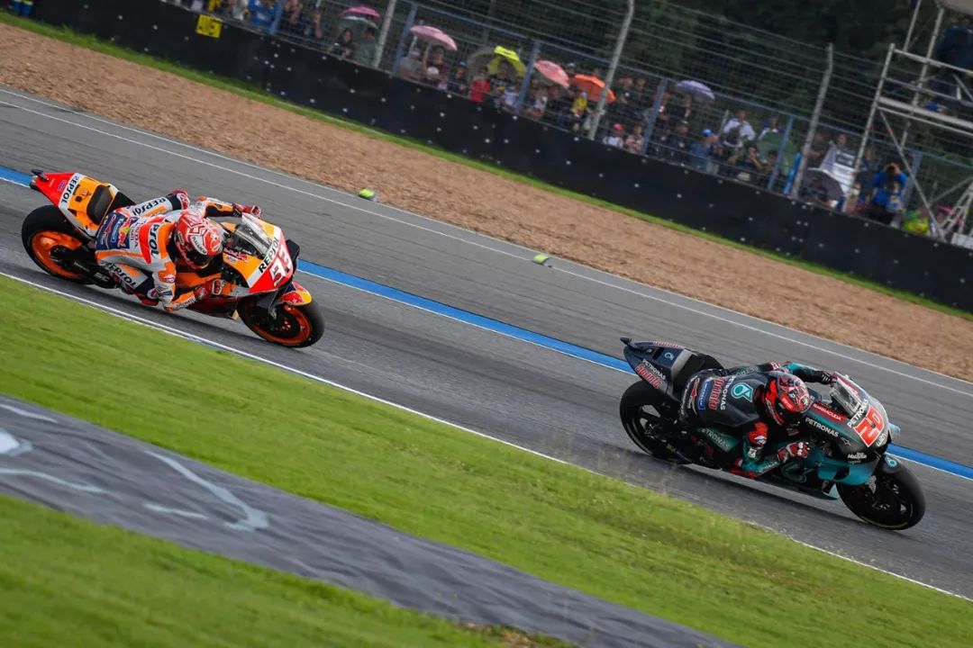 比赛中球队的战术发挥得如鱼得水