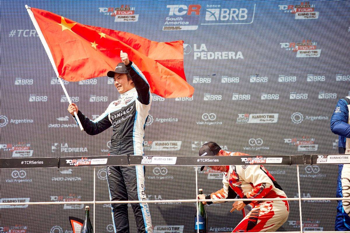 阿根廷射击选手再次登上领奖台