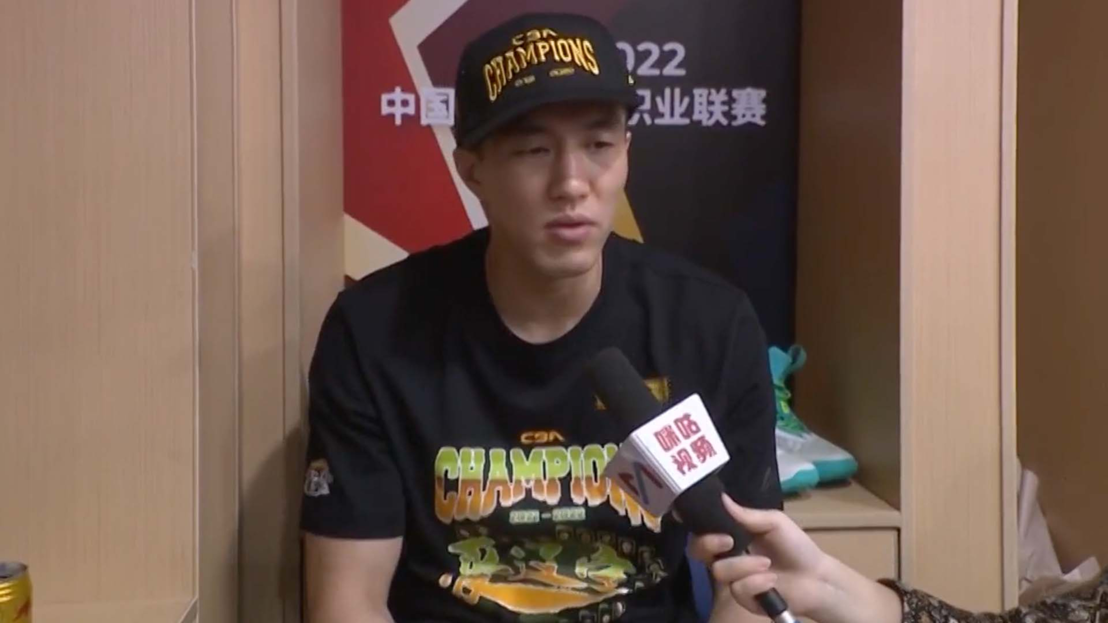 包含夺冠路上坎坷重重，夺冠前景不容乐观的词条