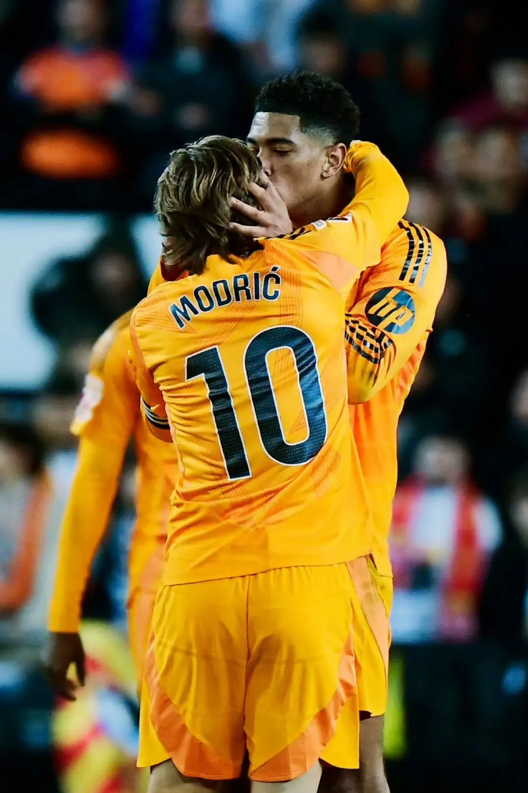 瓦伦西亚前锋因伤提前下场,或将缺席下轮比赛的简单介绍 瓦伦西亚前锋因伤提前下场,或将缺席下轮比赛的简单介绍