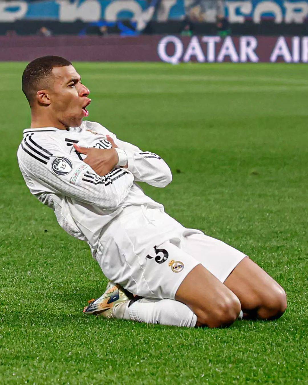 包含亚特兰大壮胆追赶，力求进入欧冠名额的词条