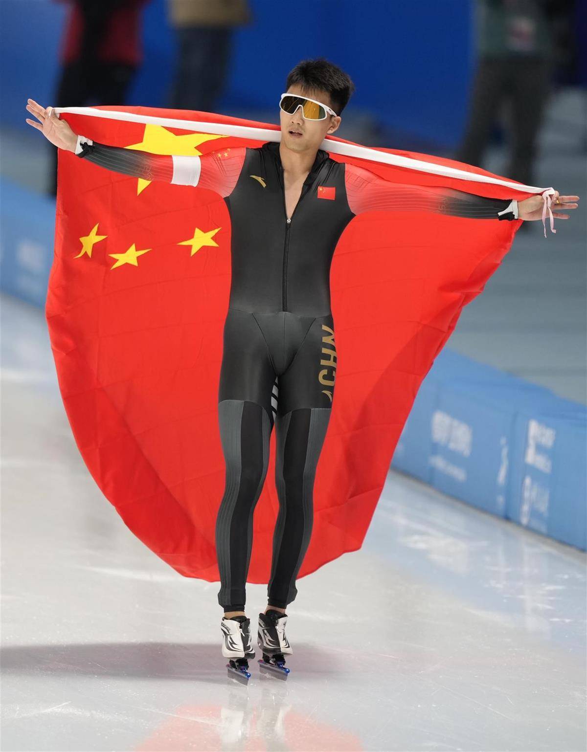 多项比赛进入白热化阶段，争夺众多金牌