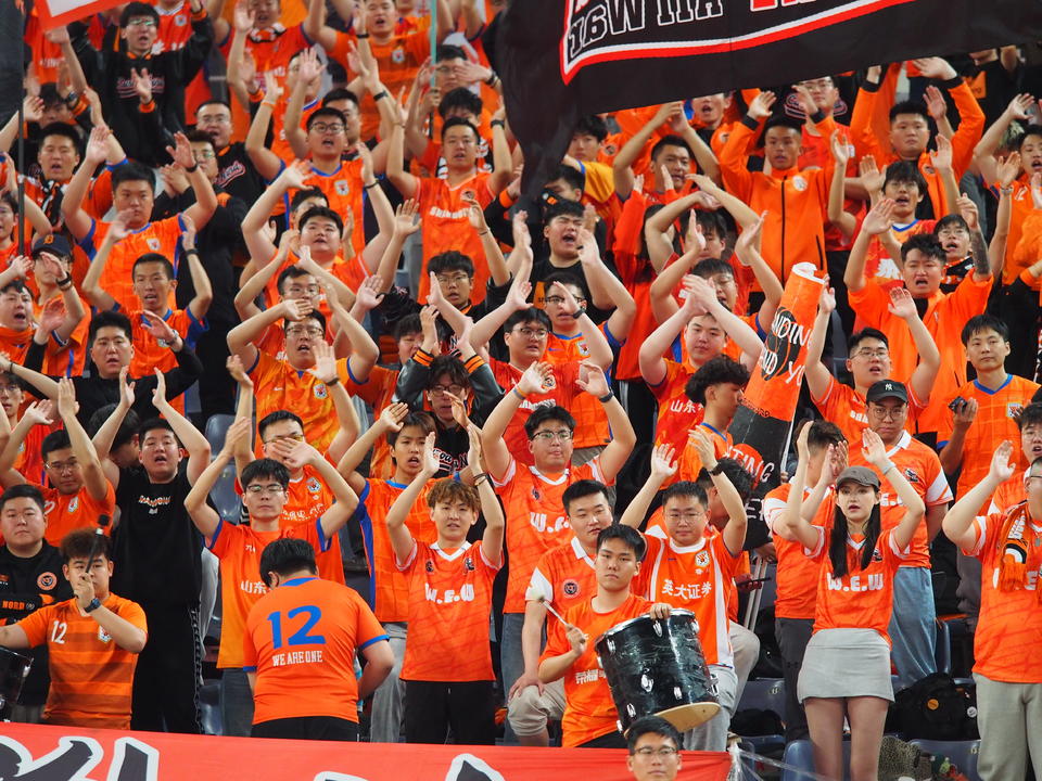 中超|国足登顶,球迷沸腾的简单介绍 中超|国足登顶,球迷沸腾的简单介绍