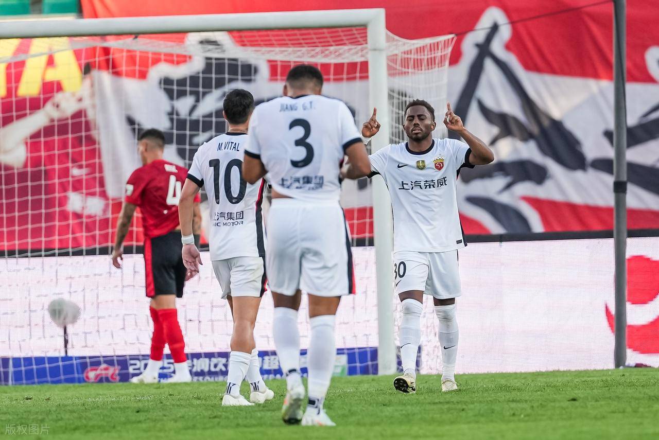 上海上港客场击败长春亚泰，实现连胜的简单介绍