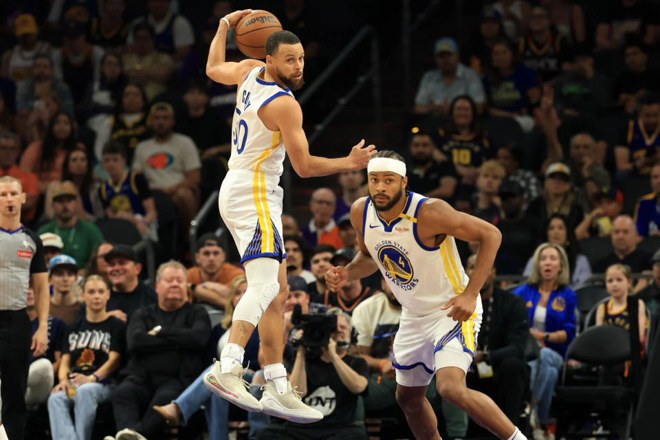 勇士大胜太阳，库里狂轰45分震撼全场