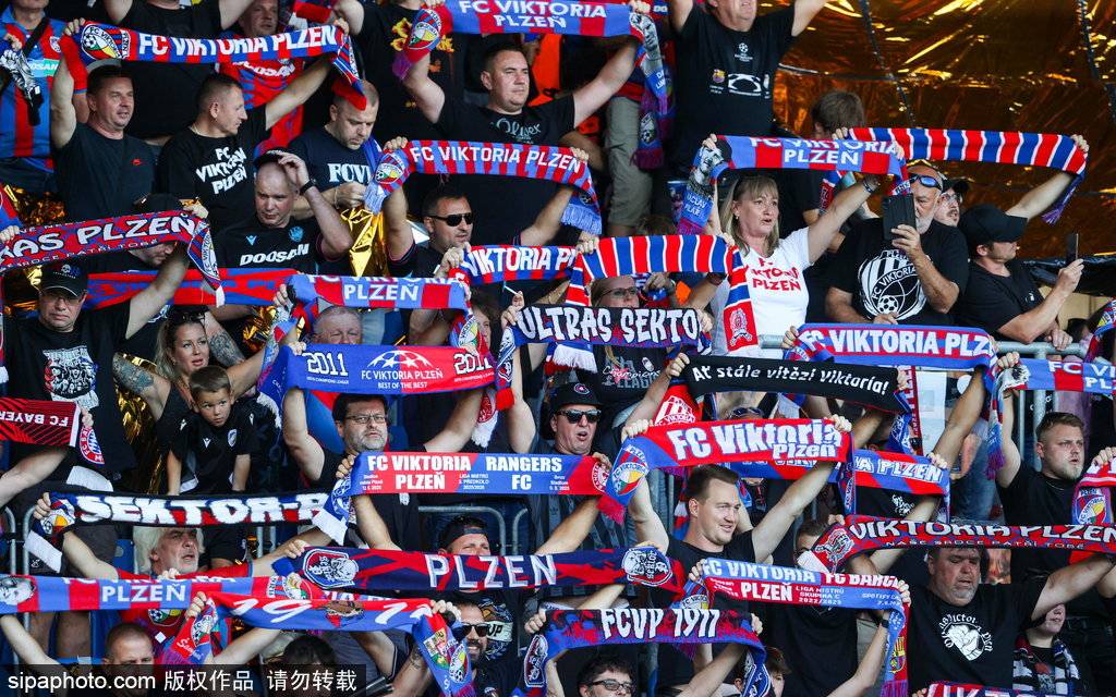 足球赛事席卷全国，球迷激情高涨