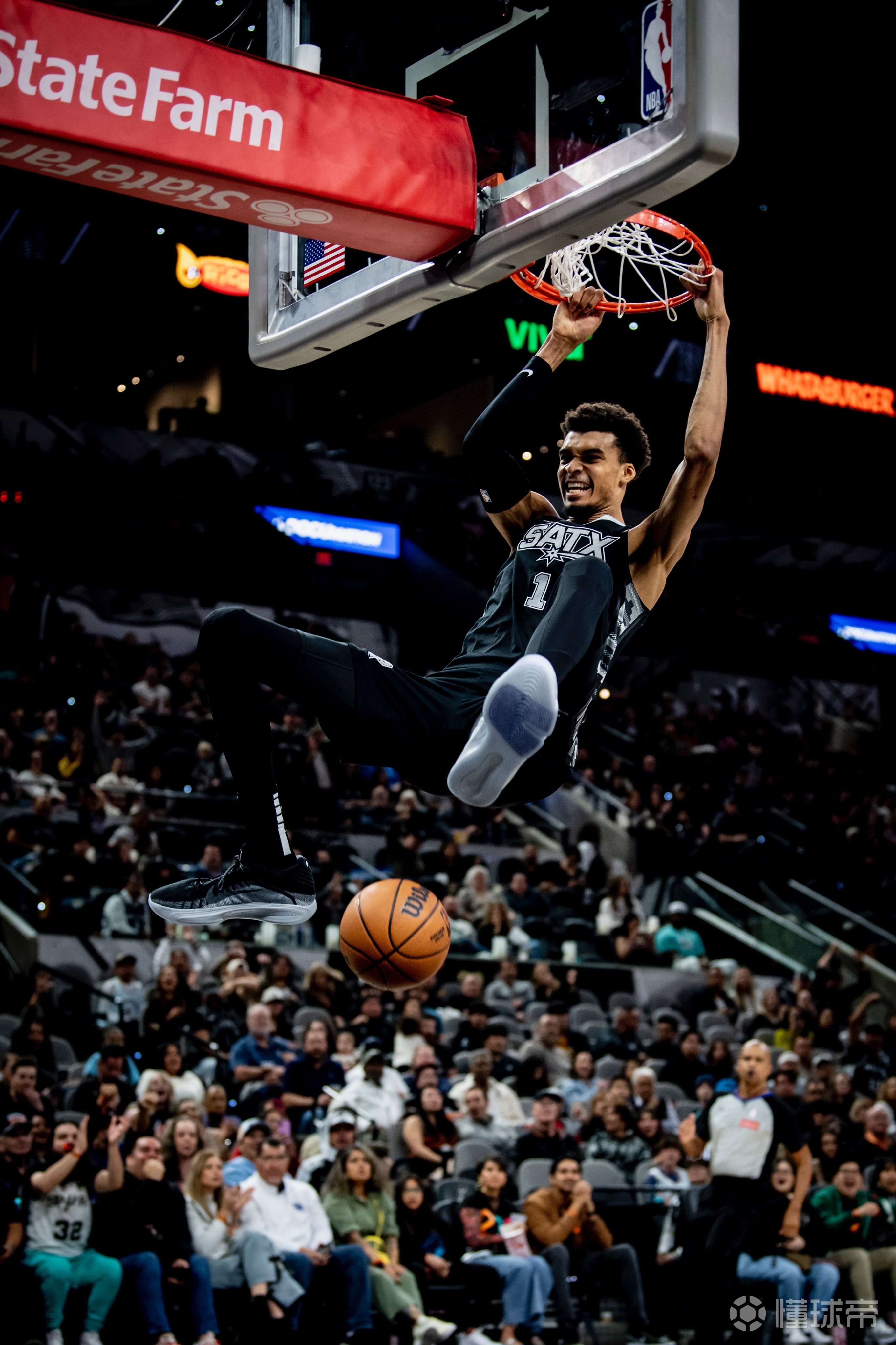 马刺关键时刻爆发，逆转对手