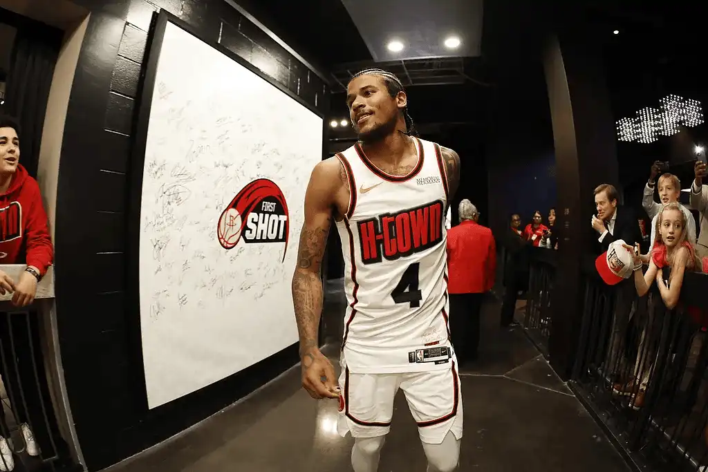 火箭客场大胜灰熊，取得四连胜