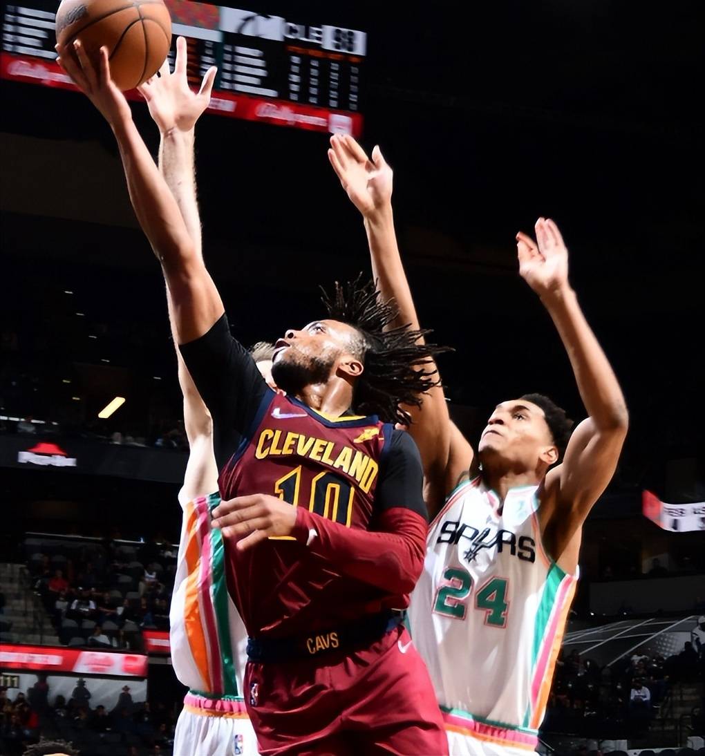 关于黄蜂负公牛，东部前十晋级的信息