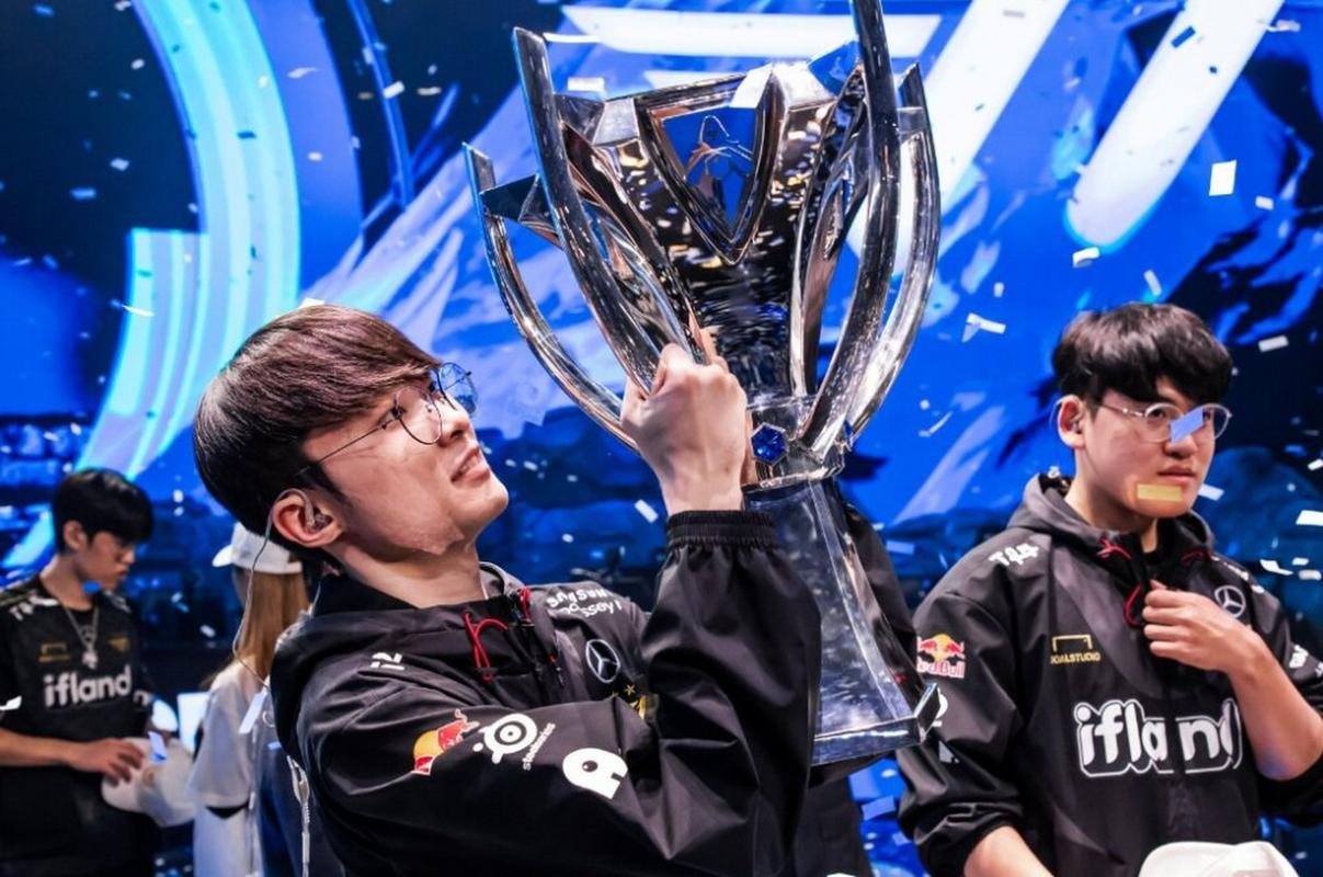 关于球星爆发！英雄联盟赛场再现神级操作的信息