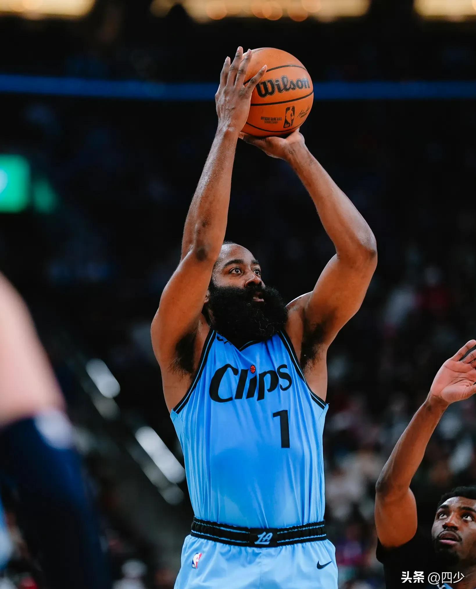 篮球选手刷新世界纪录，震撼全场