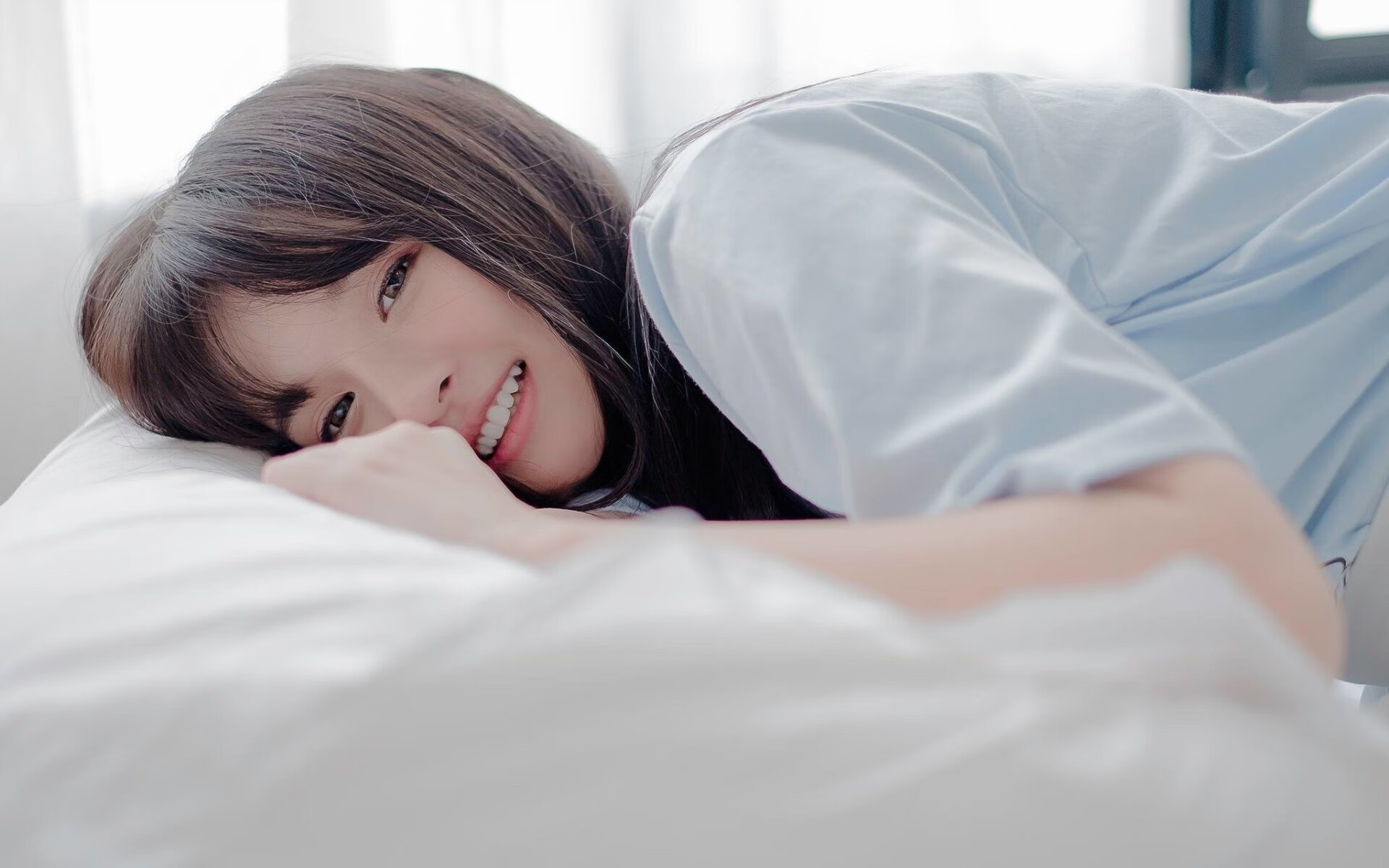 绿茵场上的双线激战，德甲争冠白热化，皇家社会末节带走摩洛哥