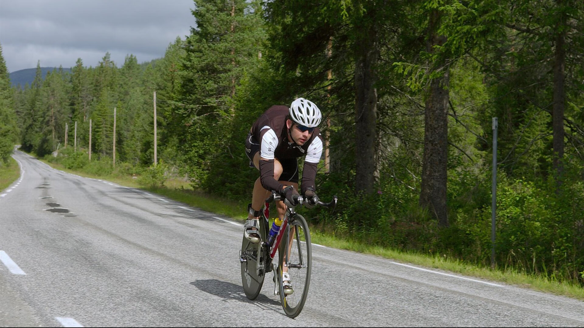 从密尔沃基到世界杯，乔治的双重奏