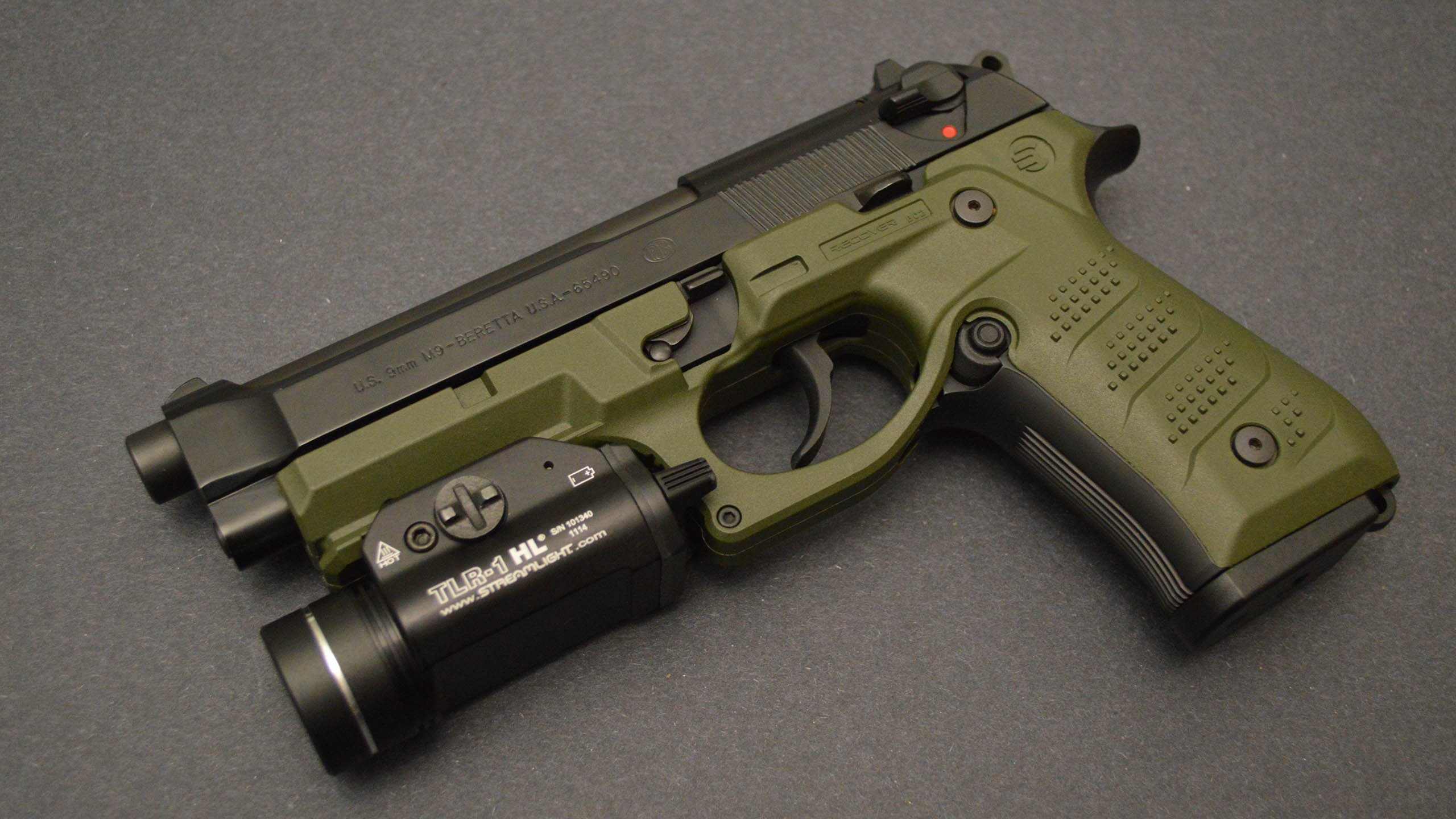 鹈鹕争冠战险胜灰熊，霍勒迪关键先生闪耀全场