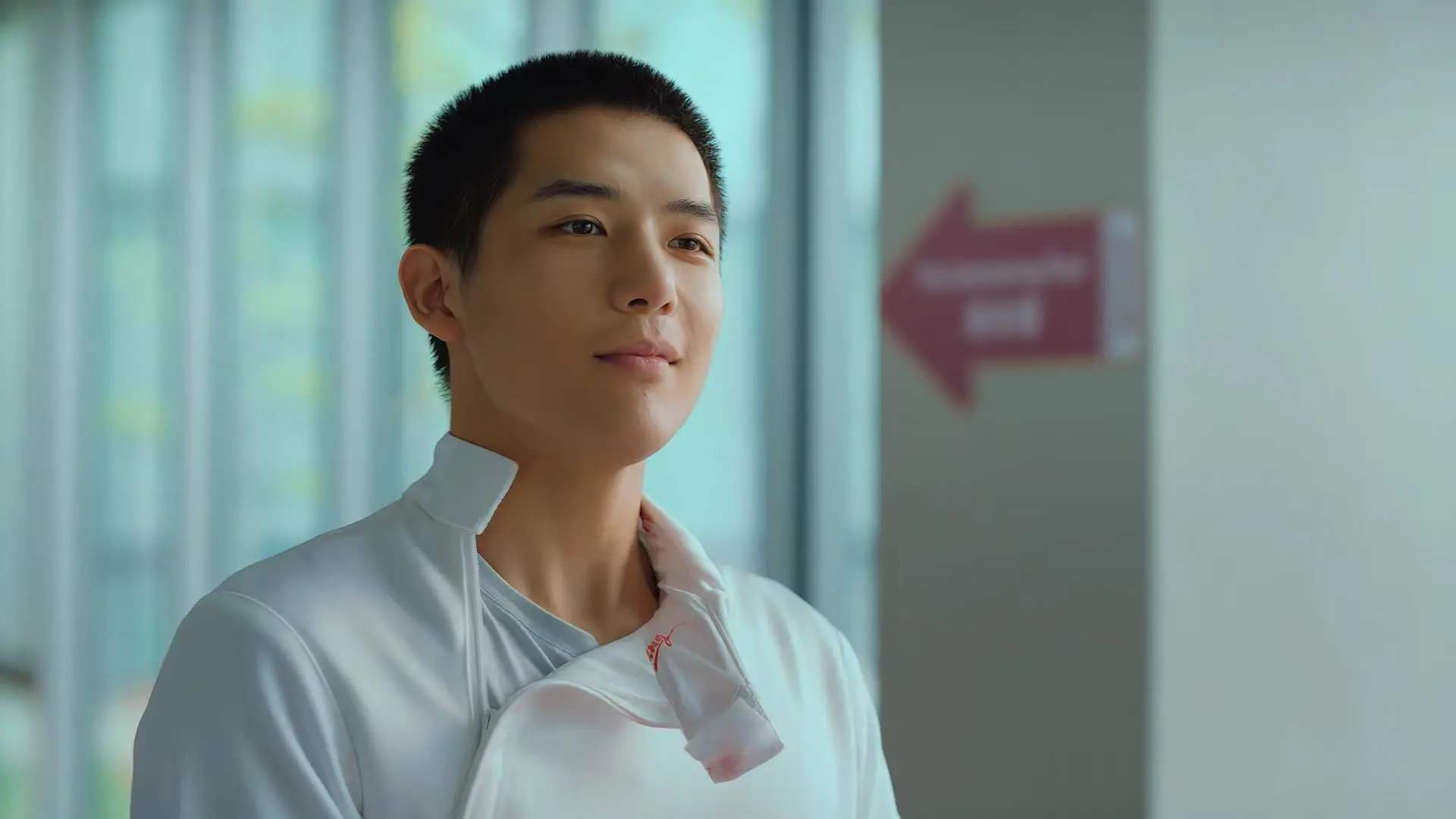 极速狂飙与压哨绝杀，从F1终局焦点到广东险胜灰熊的竞技启示