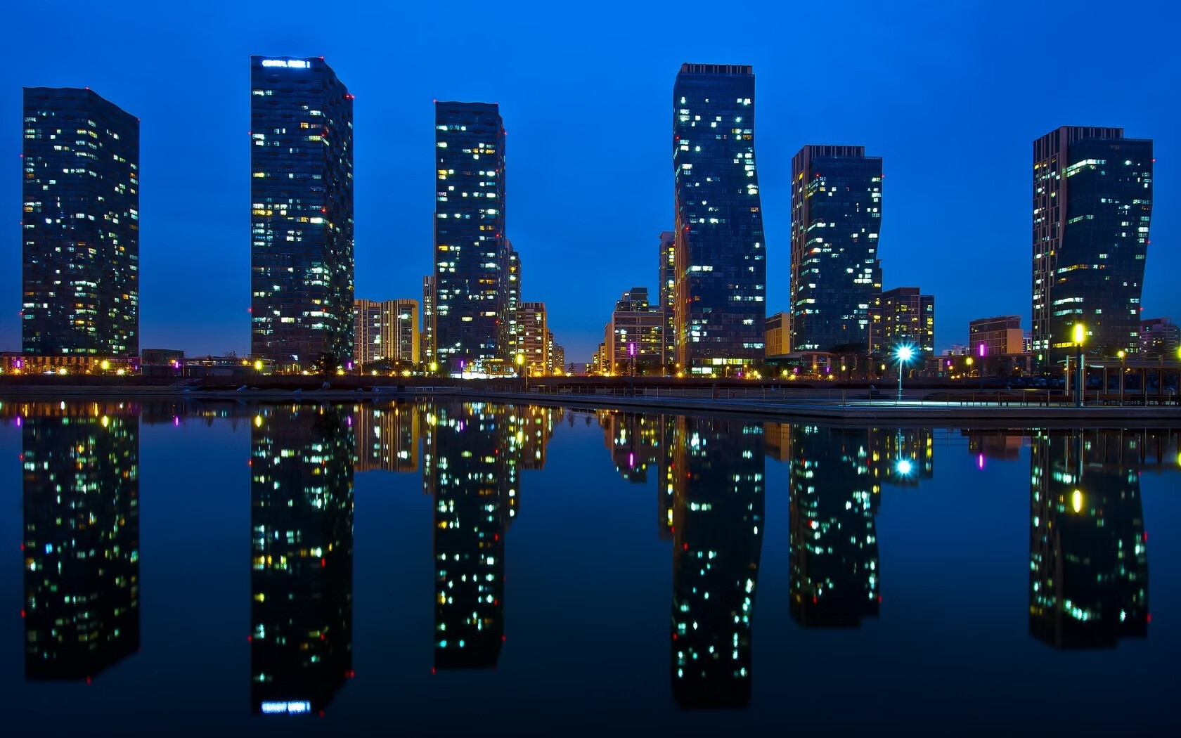 激情燃烧，F1年度争冠之夜，阿什拉夫点燃赛场